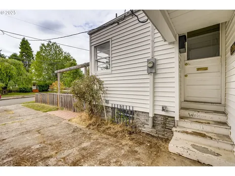 2702 SE 81st Avenue Portland OR 97206