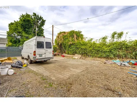 2702 SE 81st Avenue Portland OR 97206