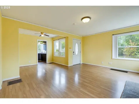 2702 SE 81st Avenue Portland OR 97206