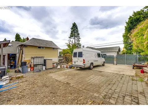 2702 SE 81st Avenue Portland OR 97206
