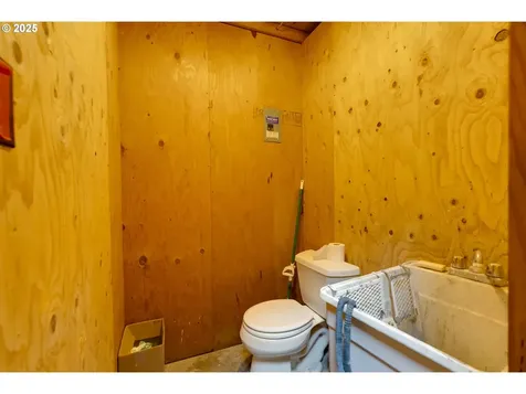 2702 SE 81st Avenue Portland OR 97206