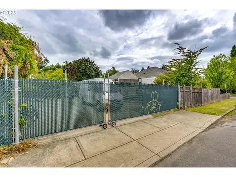 2702 SE 81st Avenue Portland OR 97206