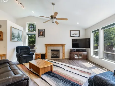 3249 NE Emme Street Mcminnville OR 97128