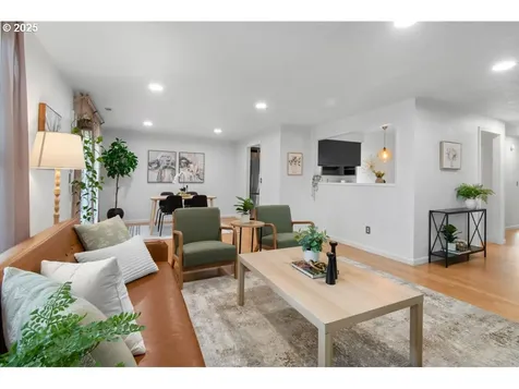 6327 SE 63rd Avenue Portland OR 97206