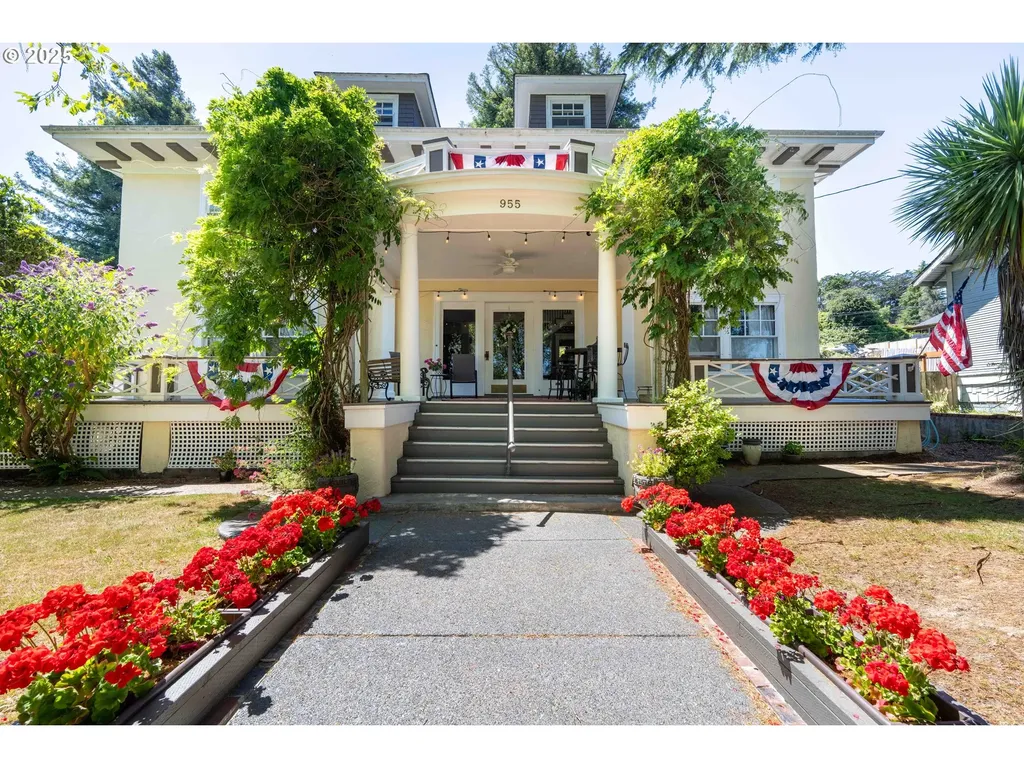955 S 5th Street Coos Bay OR 97420