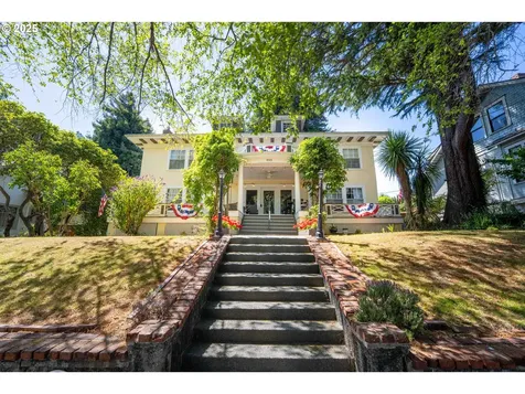 955 S 5th Street Coos Bay OR 97420