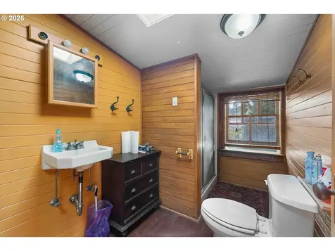 955 S 5th Street Coos Bay OR 97420