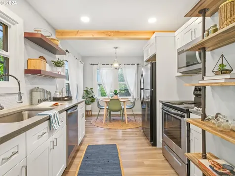 1954 Buck Street West Linn OR 97068