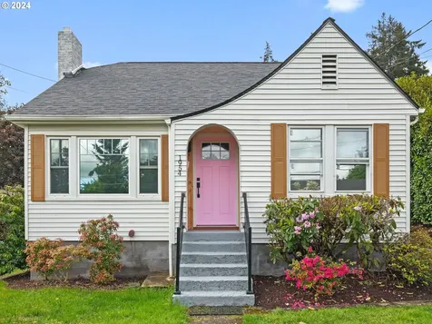 1954 Buck Street West Linn OR 97068