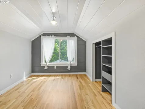 1954 Buck Street West Linn OR 97068