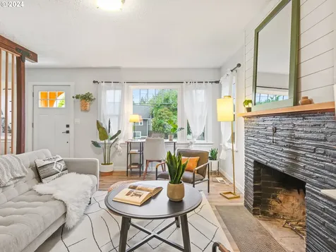 1954 Buck Street West Linn OR 97068