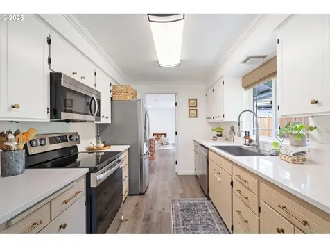10134 SW 50th Avenue Portland OR 97219