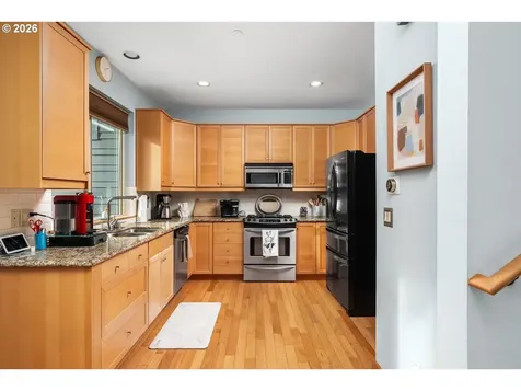 5047 SW View Point Terrace Portland OR 97239