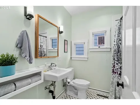 5834 NE 26th Avenue Portland OR 97211