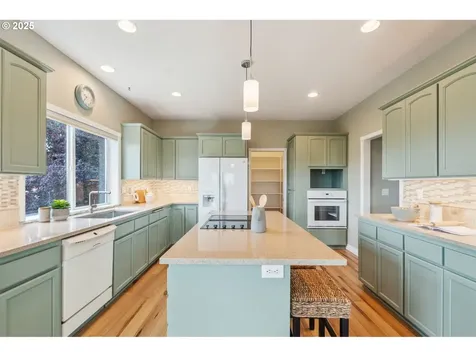 15745 SE Bybee Drive Portland OR 97236