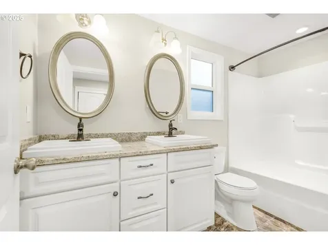 810 SW Washington Street Dallas OR 97338