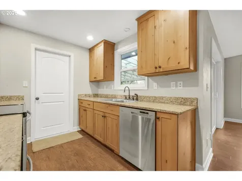 810 SW Washington Street Dallas OR 97338