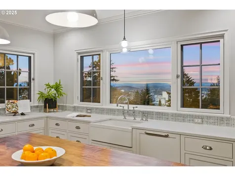2925 SW Fairview Boulevard Portland OR 97205