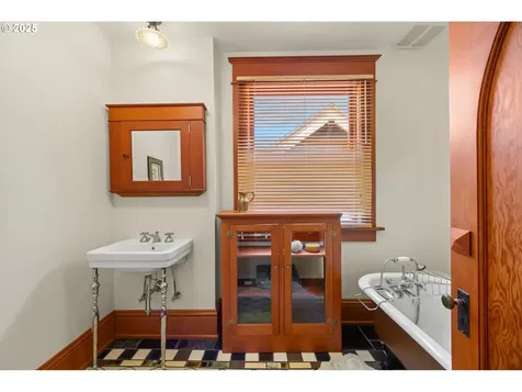 5027 NE 19th Avenue Portland OR 97211
