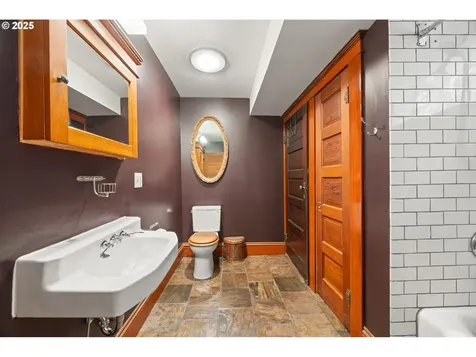 5027 NE 19th Avenue Portland OR 97211