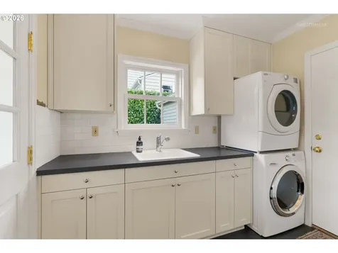 2600 SW Crestdale Drive Portland OR 97225