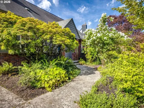 2214 N Emerson Street Portland OR 97217