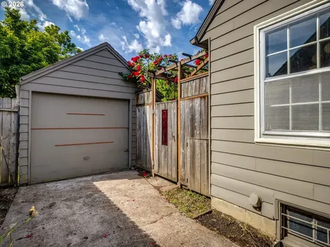 2214 N Emerson Street Portland OR 97217
