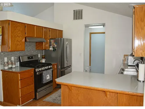 806 SE 151st Avenue Portland OR 97233