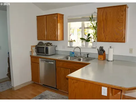806 SE 151st Avenue Portland OR 97233