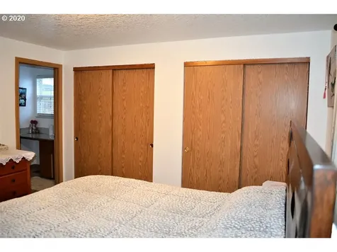806 SE 151st Avenue Portland OR 97233