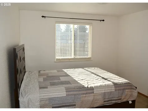 806 SE 151st Avenue Portland OR 97233