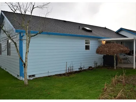 806 SE 151st Avenue Portland OR 97233