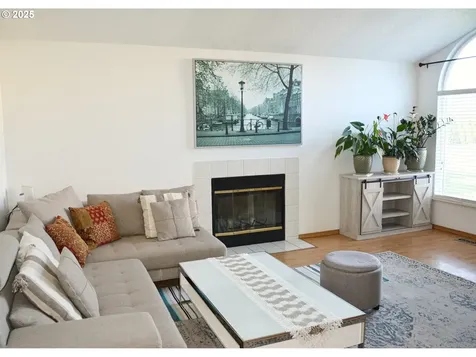 806 SE 151st Avenue Portland OR 97233