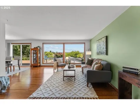 13807 NE Klickitat Court Portland OR 97230
