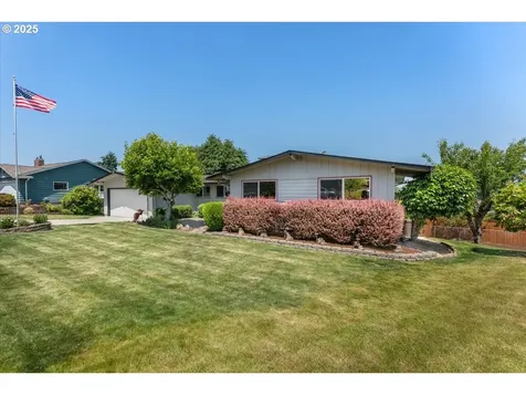 13807 NE Klickitat Court Portland OR 97230