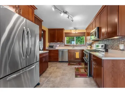 13807 NE Klickitat Court Portland OR 97230