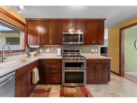 13807 NE Klickitat Court Portland OR 97230