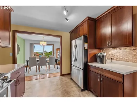 13807 NE Klickitat Court Portland OR 97230
