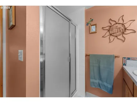 13807 NE Klickitat Court Portland OR 97230