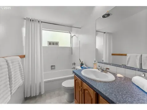 13807 NE Klickitat Court Portland OR 97230