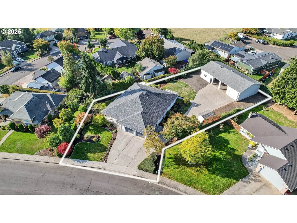 1085 Deer Run Lane Woodburn OR 97071