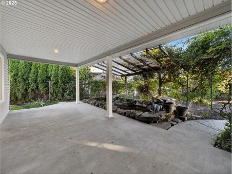 1085 Deer Run Lane Woodburn OR 97071