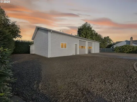 1085 Deer Run Lane Woodburn OR 97071