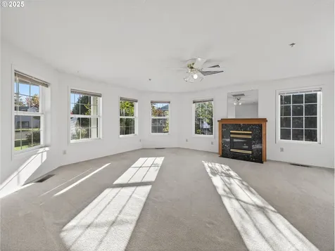 1085 Deer Run Lane Woodburn OR 97071