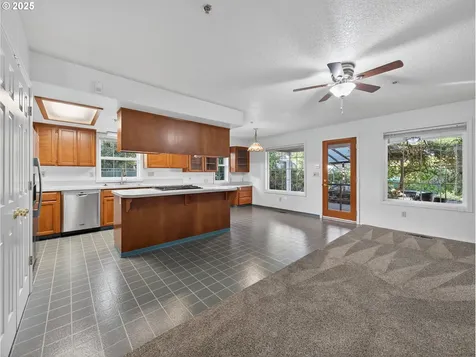 1085 Deer Run Lane Woodburn OR 97071