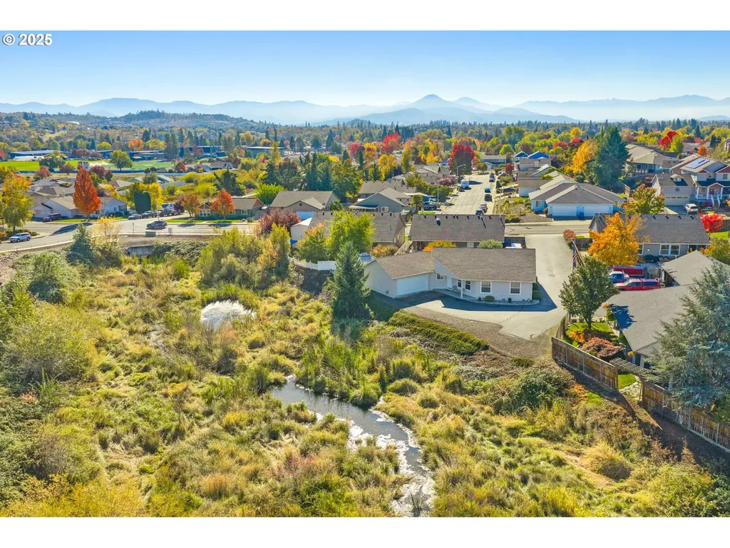 826 Crystal Drive Eagle Point OR 97524