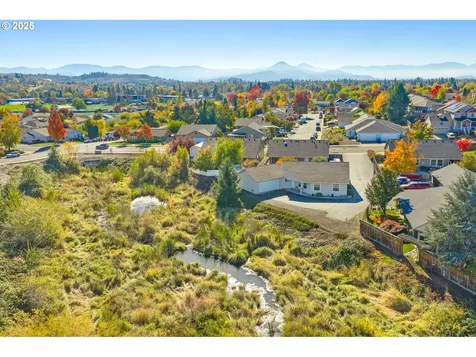826 Crystal Drive Eagle Point OR 97524