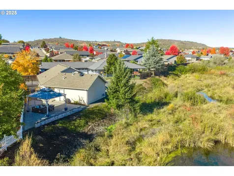 826 Crystal Drive Eagle Point OR 97524
