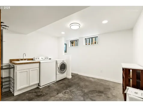 6731 SW 11th Drive Portland OR 97219