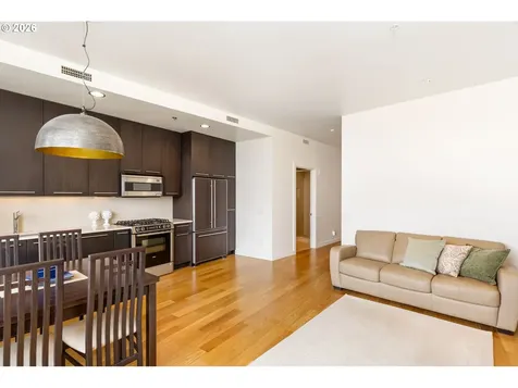 949 NW Overton Street Portland OR 97209